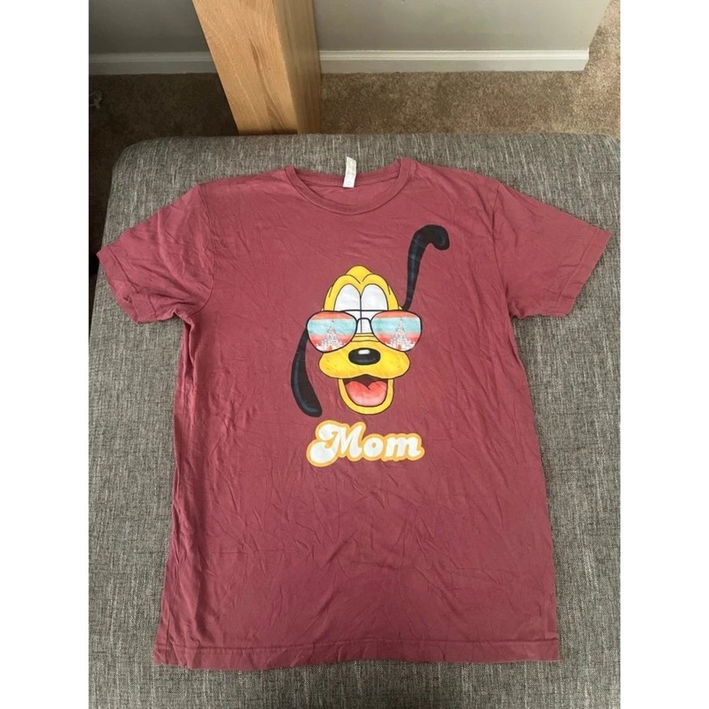 Disney Pluto Mom Graphic T-Shirt Maroon Short Sleeve Crewneck Cotton Size M